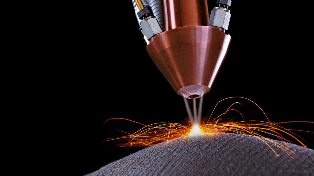 Фото процесса наплавки лазером